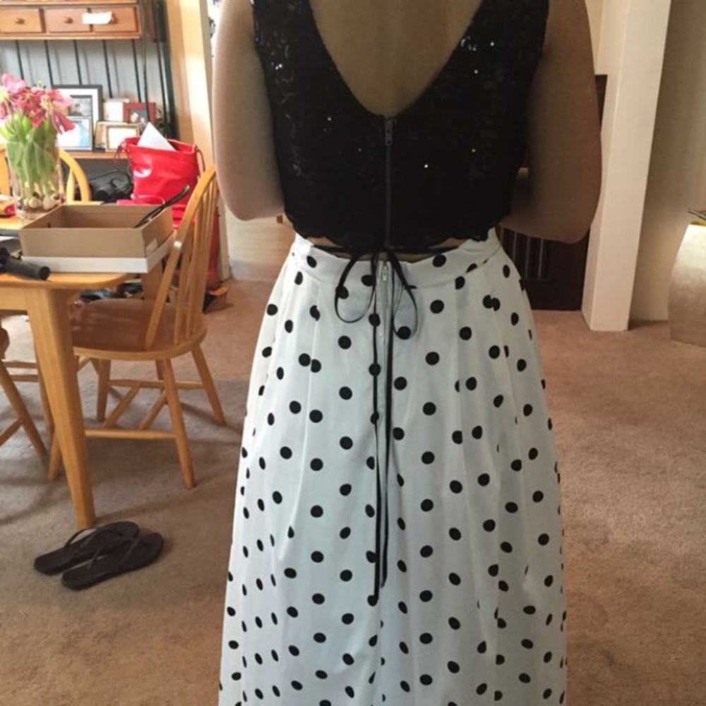 Semi/Prom/Formal Dress - Picture 2 of 3
